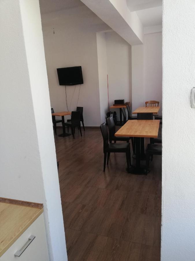 Hostel Valcea Ramnicu Valcea Exterior photo