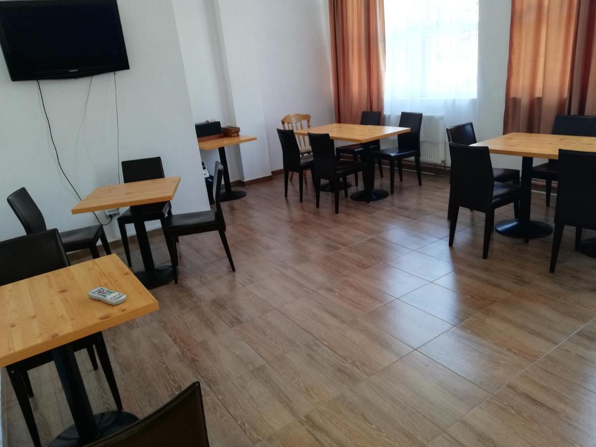 Hostel Valcea Ramnicu Valcea Exterior photo