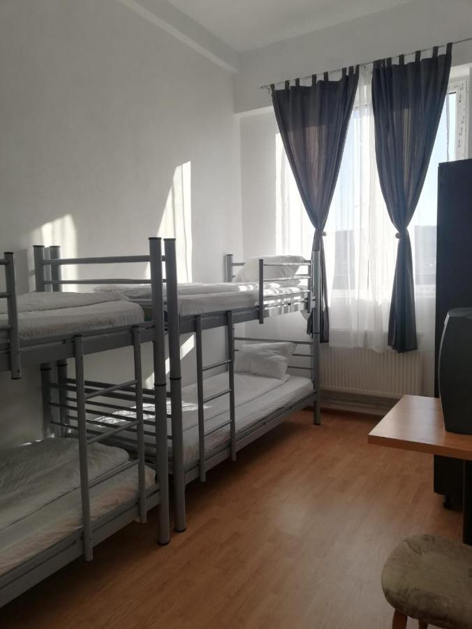 Hostel Valcea Ramnicu Valcea Exterior photo
