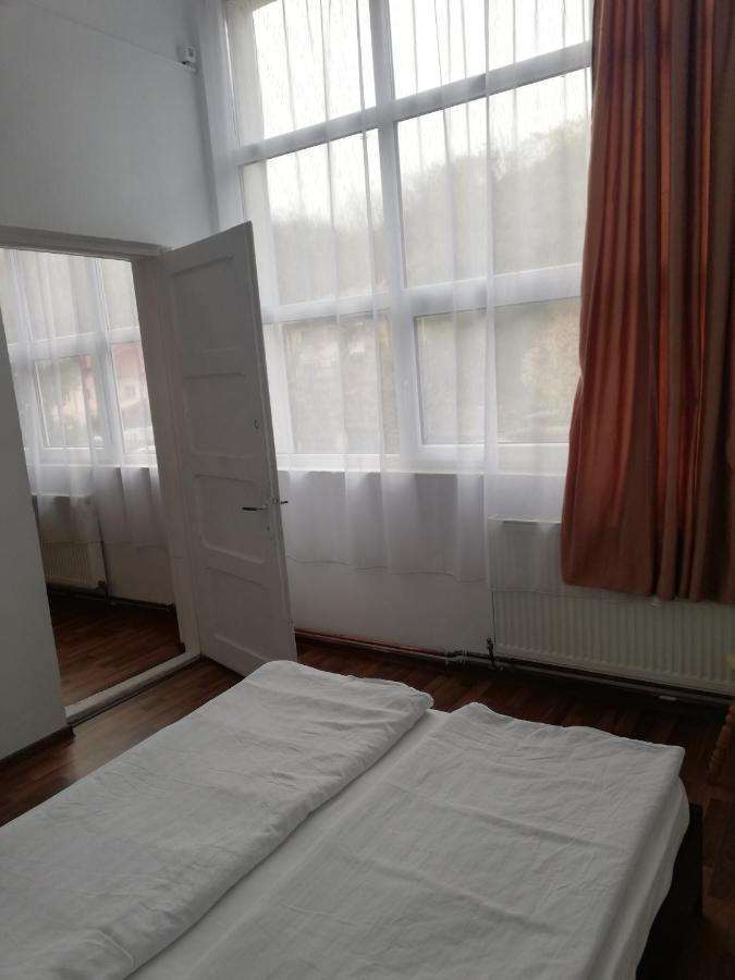 Hostel Valcea Ramnicu Valcea Exterior photo