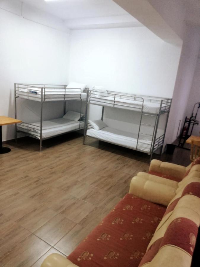 Hostel Valcea Ramnicu Valcea Exterior photo